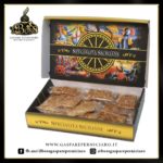 Vista dall’alto croccanti di mandorla siciliana in confezione regalo