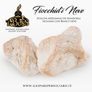 biscotti di mandorla morbidissimi, paste di mandorla con zucchero impalpabile.