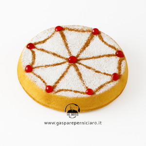 Cassata Siciliana al Forno Artigianale con ricotta di pecora fresca e gocce di cioccolato fondente, dolce tipico preparato a mano in Sicilia da Il Boss Gaspare Perniciaro.