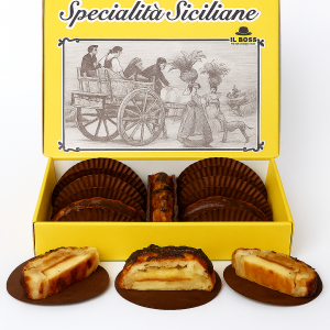 Foto scatolo Tronchetto di Mandorle Artigianale con tre pezzi in vista – Torta Delizia Siciliana fatta a mano con mandorle siciliane nel laboratorio di Gaspare Perniciaro, Via Teatro 10/12, Sambuca di Sicilia