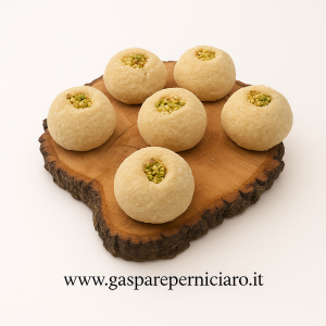 Arancine siciliane artigianali con salsiccia e pistacchio da friggere