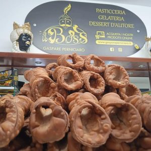 Cialde scorze bucce di cannolo artigianale siciliano – bucce croccanti appena fritte con bollicine, produzione e spedizione su pallet in tutta Europa