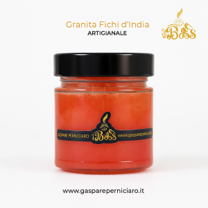 Immagine della Granita di Fichi d’India Siciliana Artigianale Il Boss Gaspare Perniciaro in elegante vasetto di vetro con etichetta nera e logo dorato su sfondo bianco professionale.