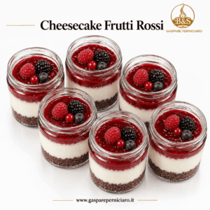Sei vasetti di Cheesecake ai Frutti Rossi Boss Cake di Gaspare Perniciaro, dessert artigianale siciliano con base croccante al cacao, crema bianca vellutata, gelatina rossa e frutti di bosco, ideale per ristoranti, pizzerie e hotel.