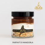 Immagine del Parfait di Mandorle artigianale siciliano in monoporzione, dessert fresco con mandorle caramellate e panna, realizzato da Il Boss Gaspare Perniciaro