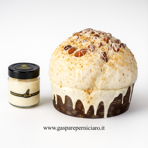 Panettone artigianale siciliano con mandorle tostate e crema spalmabile alla mandorla di Avola, realizzato da Il Boss Gaspare Perniciaro a Sambuca di Sicilia.