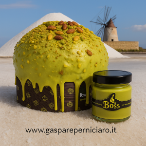 Panettone al pistacchio salato artigianale con pistacchio DOP di Bronte, crema di Raffadali e sale grosso di Trapani, glassato al cioccolato bianco e confezionato elegantemente.