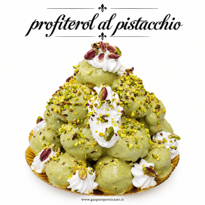 Profiterol al pistacchio artigianale con panna e granella di pistacchio