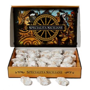 Paste di Mandorla Siciliane “Colombine” artigianali, dolcetti candidi e delicati con cuore morbido alle mandorle e limone, preparati a mano nel laboratorio di Sambuca di Sicilia, perfetti per Pasqua o come regalo gourmet.