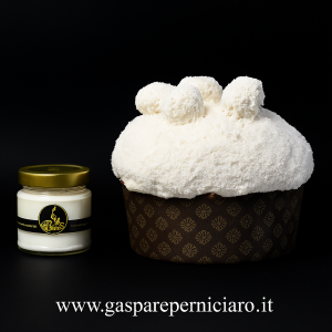 Panettone esotico al cocco siciliano con crema spalmabile di cocco.