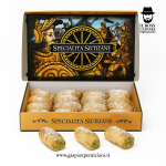 Cannoli Sfoglia Mignon al Pistacchio artigianali realizzati dal maestro pasticciere Gaspare Perniciaro a Sambuca di Sicilia, con crema al pistacchio siciliano vellutata e cialda croccante cotta al forno.