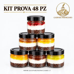Kit Prova Dessert Monoporzione in Vasetto Artigianali Siciliani composto da sei vasetti di vetro con coperchio nero, strati di crema e biscotto e diverse coperture colorate, presentati su fondo bianco con logo Gaspare Perniciaro.
