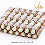 cannoli mignon glassati all'interno ef farciti con ricotta di pecora