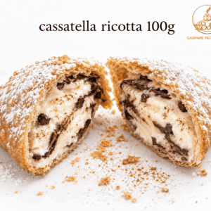 Cassatella di ricotta inquadratura interno condimento ricotta in vista, dolce siciliano colazione
