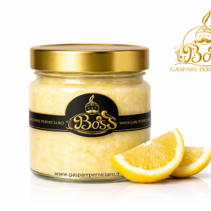 Vasetto di marmellata di limoni siciliani artigianale premium con etichetta elegante e packaging raffinato tipico della tradizione siciliana